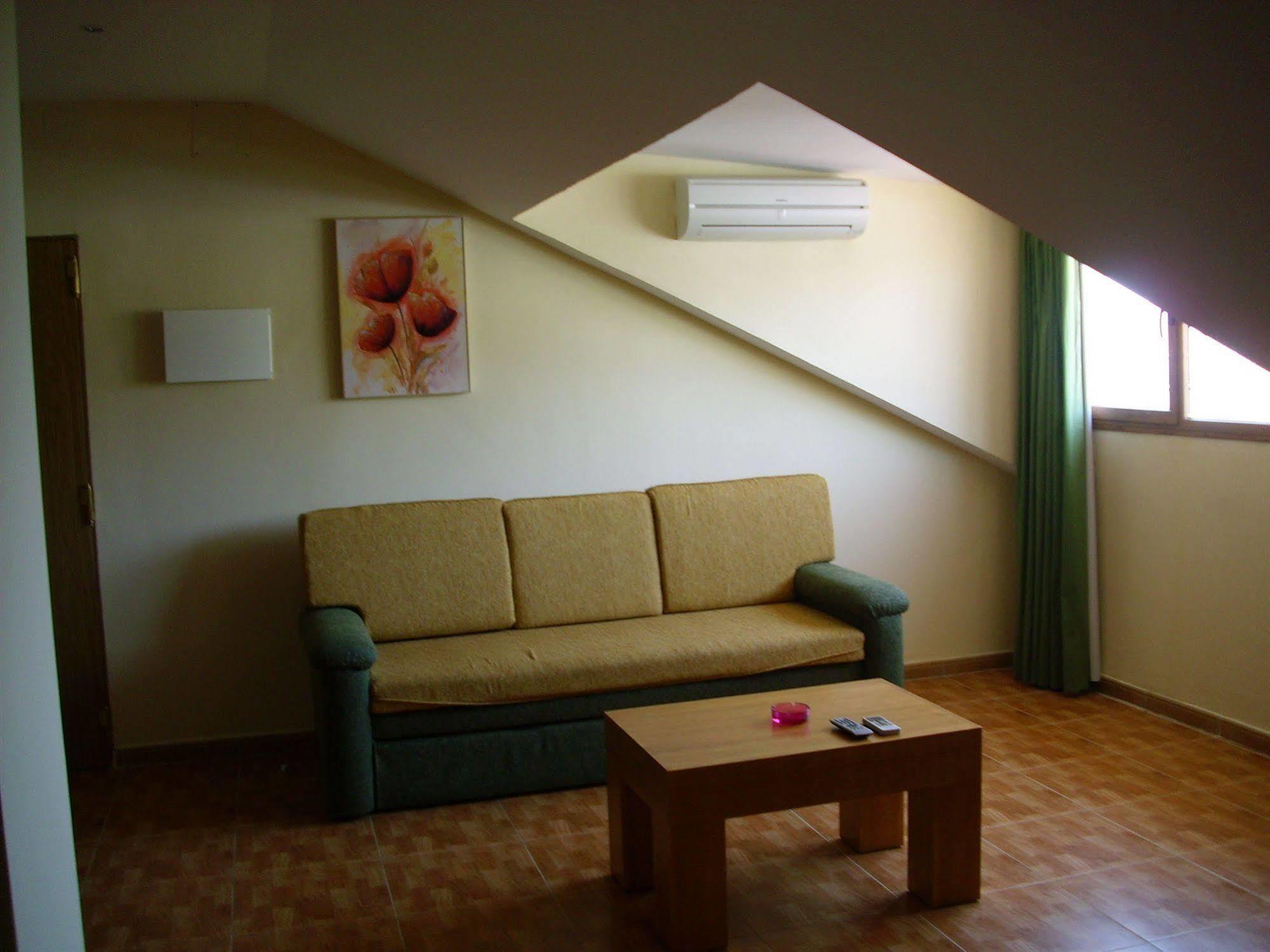 Apartamentos Maria Del Carmen Torremolinos Dış mekan fotoğraf